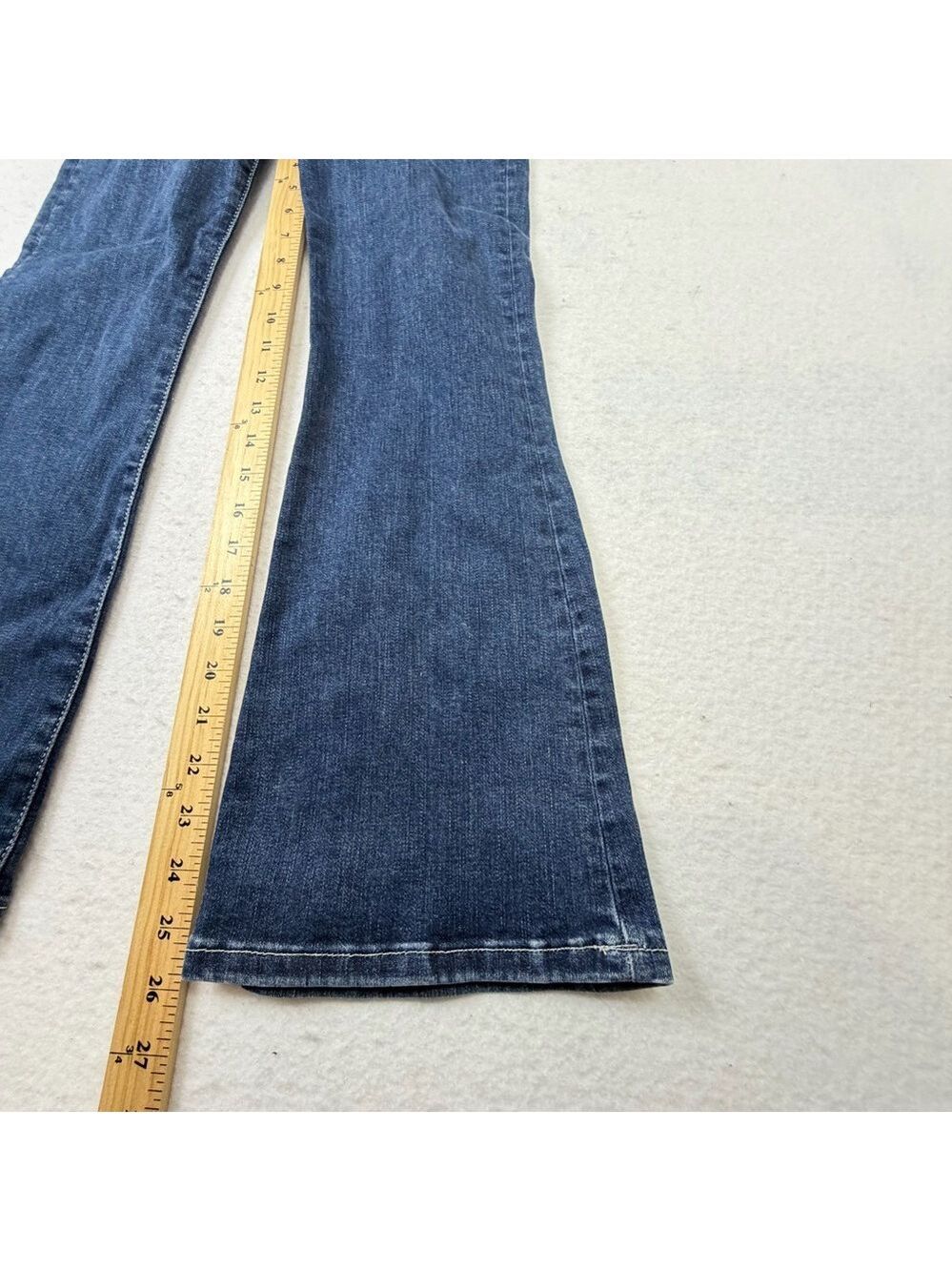 FRAME Le One Crop Mini Boot Jeans Women’s 1 (Fits 25) Medium Wash Stretch - Picture 8 of 9